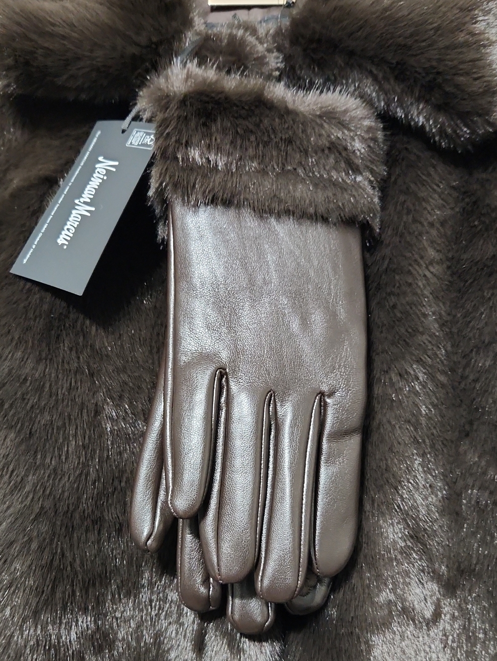 NWT Neiman Marcus Faux Fur Coat And Gloves. Sizes M, L - Picture 4 of 13